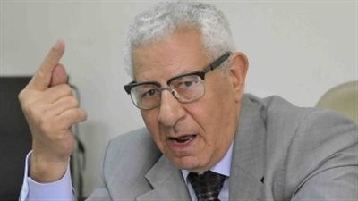 مكرم محمد أحمد يدعو الوزارات والبنوك لتمويل تدريب الصحفيين