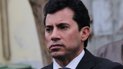 الرياضة المصرية تدخل مرحلة الخطر.. تحذيرات بتجميد النشاط بسبب تصرفات الوزير.. شكوى ضد «مرتضى» للأوليمبية الدولية.. «صبحي» يضع خطة التخلص من «حطب».. و«المونديال»