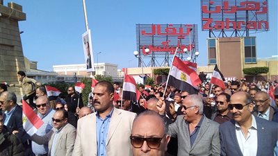 مصطفى بكري وفرج عامر يقودان مسيرة لدعم السيسي بالإسكندرية (فيديو)