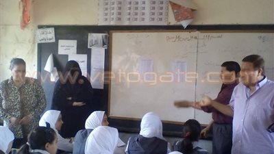 بالصور.. مدير «تعليم غرب الفيوم» يتفقد سير امتحانات النقل