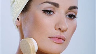 «الحناء والحلبة» أشهر الوصفات المغربية لعلاج مشاكل البشرة الدهنية