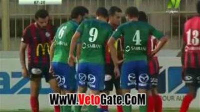 بالفيديو.. أحمد الشيخ يخرج مصابا بعد تدخل عنيف من لاعب الداخلية