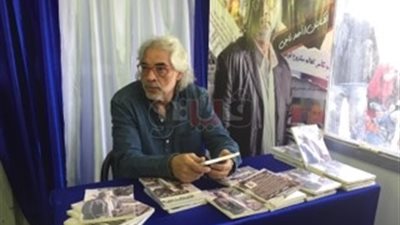 مدرب حراس المنتخب يصل إلى معرض الكتاب لتوقيع ديوانه الشعري (صور)