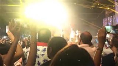 شيرين رضا وتامر حبيب يرقصان على «العالم جونة» بعد ختام المهرجان (فيديو)