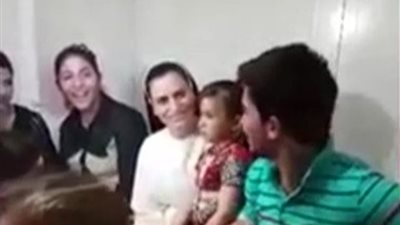 بالفيديو.. طفلة عراقية تتحرر من داعش بمعجزة بعد اختطاف 3 سنوات