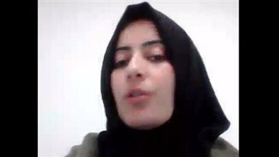 بالفيديو.. فتاة تشعل «فيس بوك» بوصلة مدح