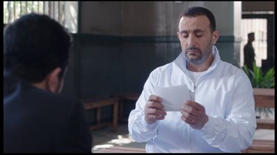 أخطاء فنية بالجملة في مسلسلات رمضان.. جملة مسيئة للرئيس في «لا تطفئ الشمس».. اصطحاب الصور لمسجون بـ«الحصان الأسود».. ارتداء نيللي للدبلة بعد رميها في «لأعلى سعر».. و«