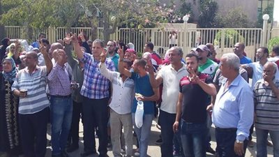 وقفة احتجاجية للزمالك أمام «كاف» ردًا على أنباء إيقاف مرتضى منصور (صور)