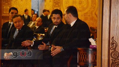 بالفيديو..سمير غانم وأنغام ومرتضى منصور يصلون عزاء محمود عبد العزيز