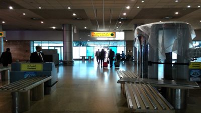 أمن المنافذ يحبط محاولة تهريب 26 قطعة آثرية في مطار الغردقة