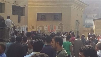 تجمهر أهالي ضحايا حادث انقلاب «جرار ديرب نجم» لتسلم جثامين ذويهم (صور)