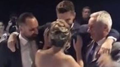 62 مليون مشاهدة لرقصة بين عريس يجلس على كرسي متحرك وعروسه