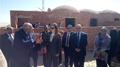 وزيرة التخطيط تزور أول قرية نموذجية يتم تنفيذها بالوادى الجديد (صور)