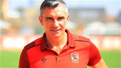 كارتيرون يتسلم تقرير الغائبين عن رحلة الأهلي إلى لبنان