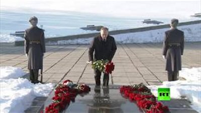 بوتين يحيي ذكرى معركة الدفاع عن ستالينجراد (فيديو)