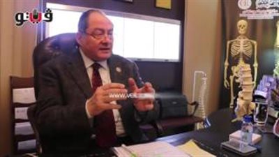 بالفيديو.. الحبل الشوكي والـ«20 دقيقة الذهبية» حصيلة جراح مصري في 23 سنة غربة