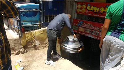 إخلاء عقار بشارع العروبة بالجيزة لخطورته الداهمة على السكان (صور)