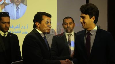 وزير الرياضة: فخور بالإقبال الكبير من الشباب على معرض الكتاب