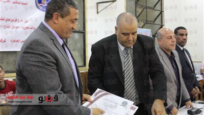 بالصور.. تكريم نائب محافظ القاهرة بـ «ملتقى التوظيف» في العباسية