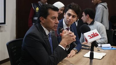 وزير الرياضة بمعرض الكتاب: بدء تجهيز 6 إستادات لأمم أفريقيا