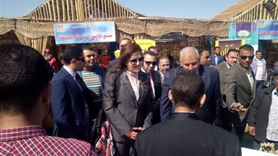 وزيرة التخطيط تزور فرع جامعة الوادي الجديد ومجمع الصوب الزراعية (صور)
