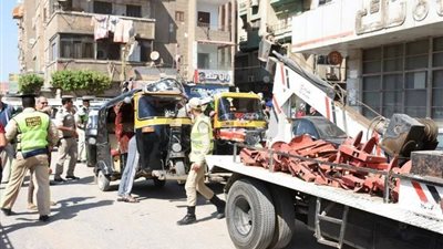 محافظ الشرقية يطارد سائقى التوك توك في شوارع الزقازيق (صور)