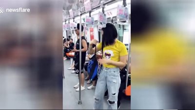 أسهل طريقة للجلوس في المترو المزدحم (فيديو)