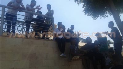 بالفيديو والصور.. شباب يحتفلون بعيد الأضحى على أنغام الجيتار