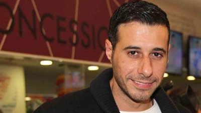 أحمد السعدني يكشف حقيقة تواجد الفنانين في مقر إقامة اللاعبين بروسيا