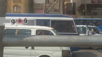 بالصور.. «يافطة» آيلة للسقوط على طريق الأوتوستراد تهدد حياة المواطنين