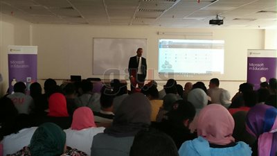 الجامعة الصينية تنظم ندوة مايكروسوفت لتطوير مهارات الطلاب