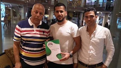 بالصور.. السوري مؤيد الخولي يوقع عقود انضمامه لسموحة