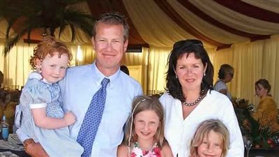 لأول مرة بالعائلة المالكة.. قريب للملكة إليزابيث يتزوج برجل (صور)