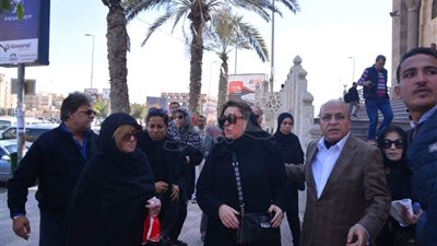 غياب نجوم الفن عن جنازة والد نهال عنبر (صور)