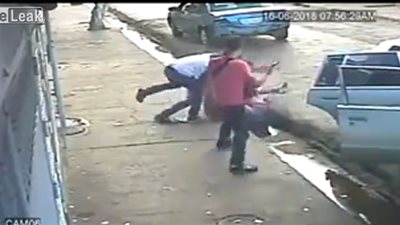 نهاية مروعة لثلاثة أشخاص تحرشوا بفتاة (فيديو)