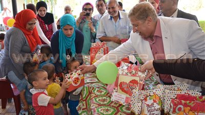 بالفيديو.. محافظ الإسماعيلية يهنئ أيتام دار الرحمة بالعيد