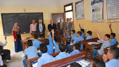محافظ الدقهلية يأمر بنقل طالب مصاب بهشاشة عظام من المنزل للمدرسة يوميا