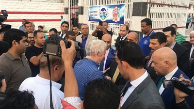 وزير الرياضة يصل نادي الزمالك للقيام بجولة تفقدية (صور)