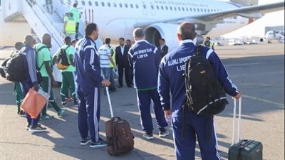 بالصور.. وصول بعثة أهلي طرابلس إلى تونس للقاء مصر للمقاصة