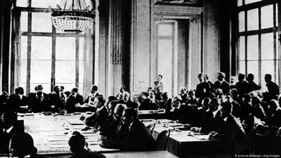 100 على اتفاقية فرساي 