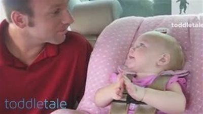 بالفيديو.. رد فعل أب على حديث طفلته غير المفهوم