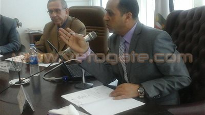 بالصور.. «زراعة دمنهور» تكافح الحشائش بالمطار الدولي بالإسكندرية