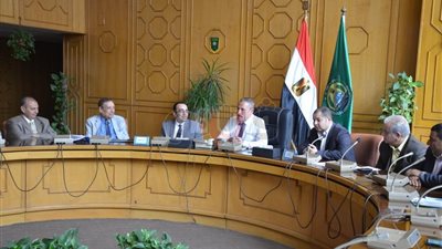 محافظ الإسماعيلية: ندرس إنشاء فصل دراسي جديد بكل مدرسة لاستيعاب الكثافات