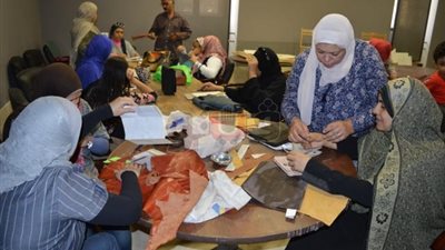 بالصور.. ورشة تعليمية عن صناعة الجلود بمتحف الفن الإسلامي