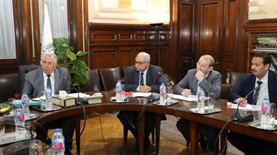 وزير الزراعة يبحث موقف منظومة كارت الفلاح.. ويوجه بسرعة الإنجاز 