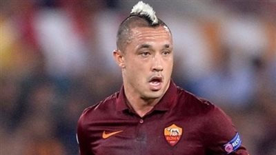 روما يفقد «ناينجولان» أمام برشلونة للإصابة