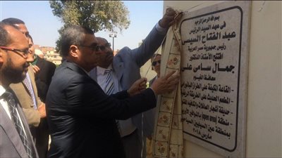 «مشروعات ضخمة وقرارات مثيرة للجدل» توثق كشف حساب محافظ الفيوم