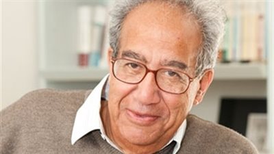 جلال أمين: أتحفظ على فكرة التبرع للدولة وأفضل فرض الضرائب