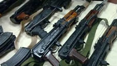 ضبط 106 طبنجات صوت بمنزل تاجر للأسلحة النارية بأسوان