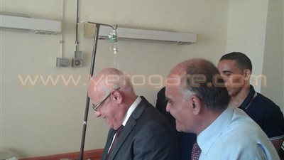 بالصور.. محافظ بورسعيد يزور المستشفيات للتهنئة بالعيد